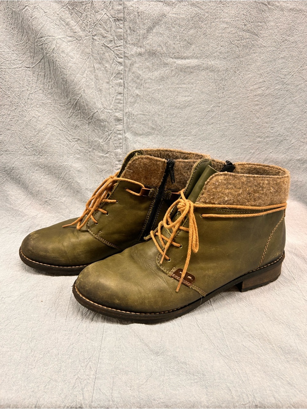 Women’s Remonte R3332-52 lace-up ankle boot. Olive Green Leather Boots - Picture 2 of 11